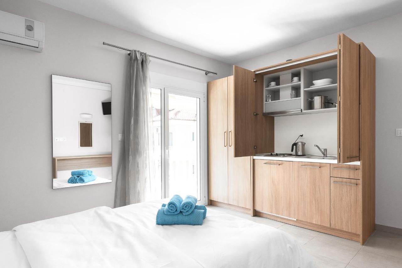 Appartamento Blue Flag, Nilie Hospitality Mgmt Olympiakí Aktí Esterno foto
