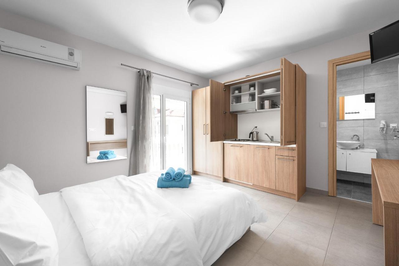 Appartamento Blue Flag, Nilie Hospitality Mgmt Olympiakí Aktí Esterno foto